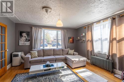 423 Paterson Avenue, London, ON - Indoor Photo Showing Living Room