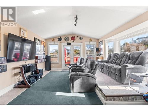 7344 Longacre Drive, Vernon, BC - Indoor Photo Showing Living Room