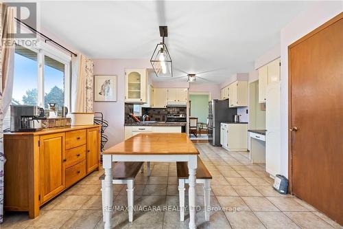 7096 Brian Crescent, Niagara Falls, ON - Indoor Photo Showing Kitchen