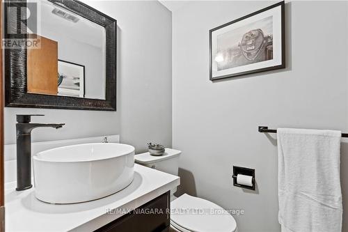 7096 Brian Cres, Niagara Falls, ON - Indoor Photo Showing Bathroom