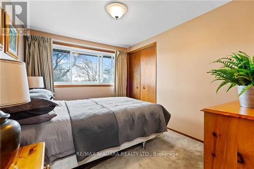 7096 Brian Cres, Niagara Falls, ON - Indoor Photo Showing Bedroom