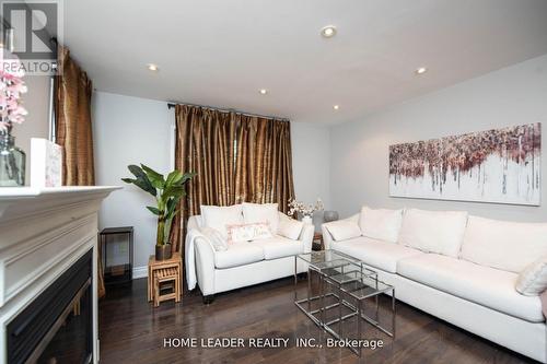 2 Rainstorm Road, Brampton, ON - Indoor Photo Showing Living Room