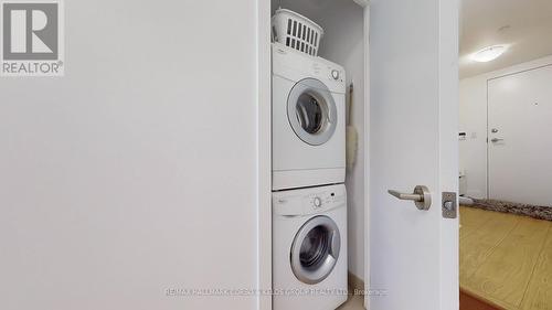 606 - 508 Wellington Street W, Toronto, ON - Indoor Photo Showing Laundry Room