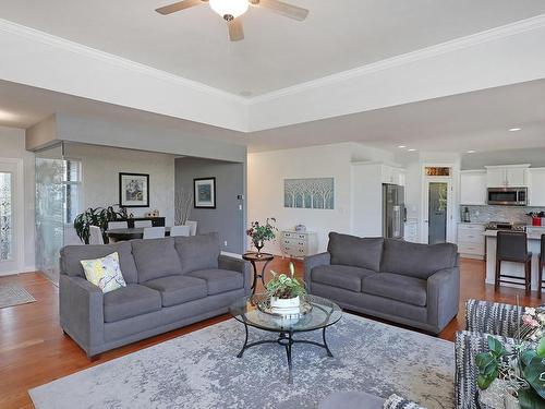 3304 Royal Vista Way, Courtenay, BC - Indoor Photo Showing Living Room