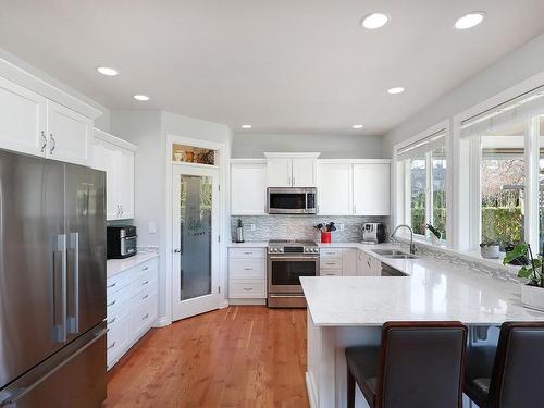 3304 Royal Vista Way, Courtenay, BC - Indoor Photo Showing Kitchen With Upgraded Kitchen
