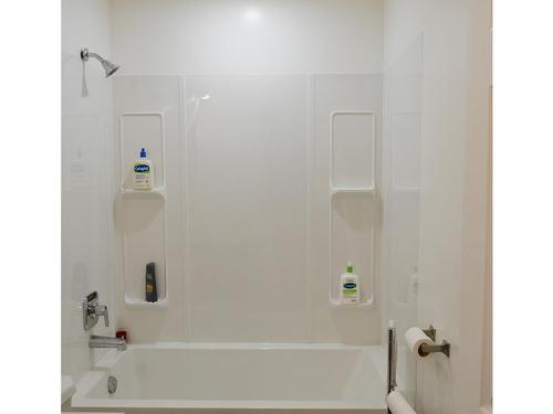 630 Dogwood Dr, Gold River, BC - Indoor Photo Showing Bathroom