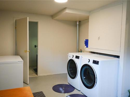 630 Dogwood Dr, Gold River, BC - Indoor Photo Showing Laundry Room