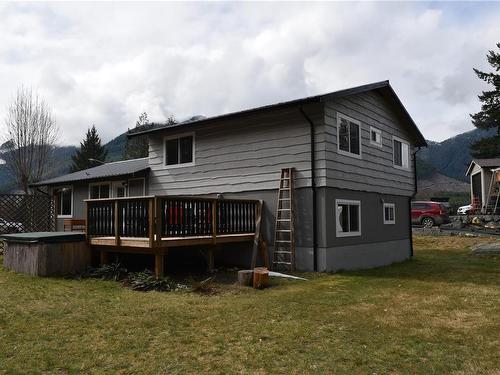 630 Dogwood Dr, Gold River, BC - Outdoor With Deck Patio Veranda