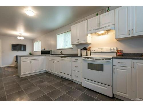 561 Sabre Rd, Sayward, BC - Indoor Photo Showing Kitchen
