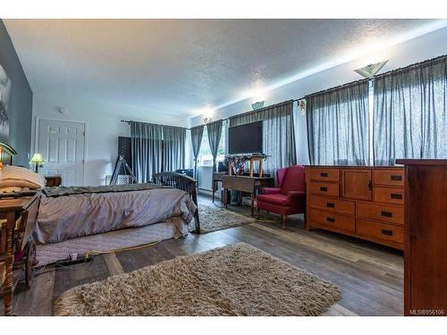 561 Sabre Rd, Sayward, BC - Indoor Photo Showing Bedroom
