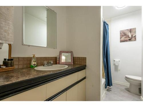 561 Sabre Rd, Sayward, BC - Indoor Photo Showing Bathroom