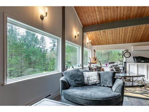 561 Sabre Rd, Sayward, BC - Indoor Photo Showing Other Room