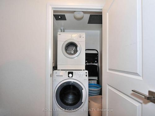 719-1060 Sheppard Ave W, Toronto, ON - Indoor Photo Showing Laundry Room