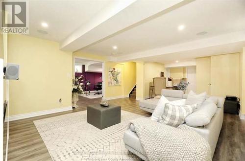 869 Burwell, Niagara Falls, ON - Indoor Photo Showing Living Room