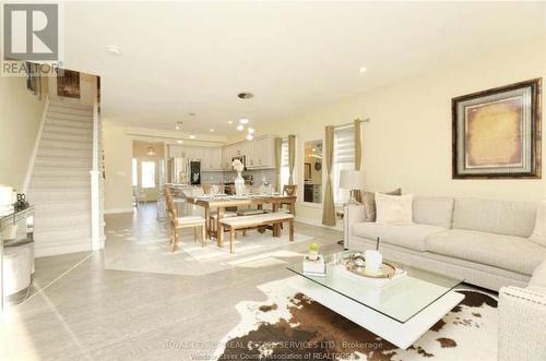 869 Burwell, Niagara Falls, ON - Indoor Photo Showing Living Room