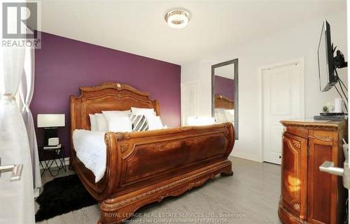 869 Burwell, Niagara Falls, ON - Indoor Photo Showing Bedroom