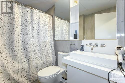 101 Queen Street Unit#1409, Ottawa, ON - Indoor Photo Showing Bathroom