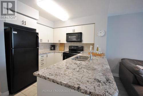 #1502 -68 Grangeway Ave, Toronto, ON - Indoor Photo Showing Kitchen With Double Sink