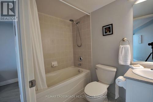#1502 -68 Grangeway Ave, Toronto, ON - Indoor Photo Showing Bathroom