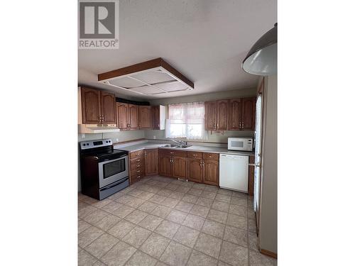 3928 Cottonwood Road, Fort Nelson, BC - Indoor Photo Showing Kitchen With Double Sink