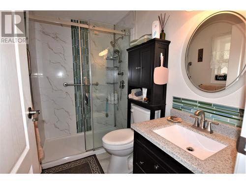 223 Cougar Street, Vernon, BC - Indoor Photo Showing Bathroom