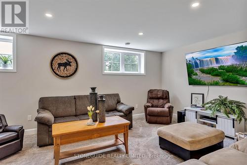 36 Almeara Dr, Otonabee-South Monaghan, ON - Indoor Photo Showing Living Room