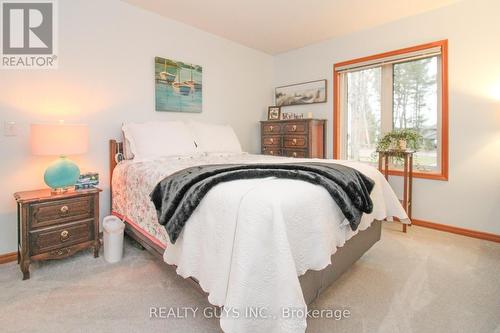 166 Adam And Eve Rd, Galway-Cavendish And Harvey, ON - Indoor Photo Showing Bedroom
