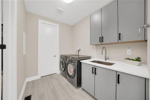 2322 Hyacinth Crescent, Oakville, ON - Indoor Photo Showing Laundry Room