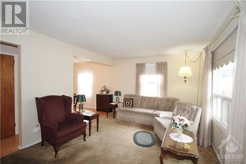 156 General Avenue, Ottawa, ON - Indoor Photo Showing Living Room