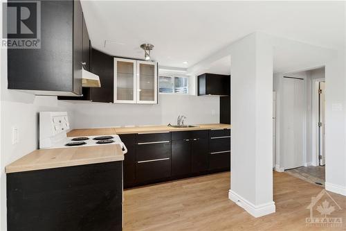 1508 Chatelain Avenue, Ottawa, ON - Indoor Photo Showing Kitchen