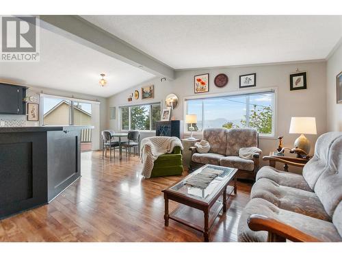 1185 Upper Debeck Road, Naramata, BC - Indoor Photo Showing Living Room