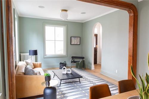 45 Park Street W, Hamilton, ON - Indoor Photo Showing Living Room