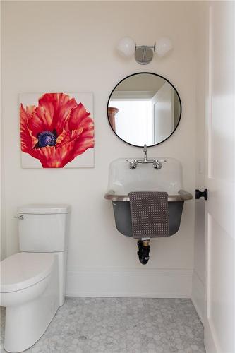 45 Park Street W, Hamilton, ON - Indoor Photo Showing Bathroom