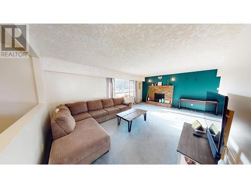 1229 Crane Avenue, Quesnel, BC - Indoor Photo Showing Living Room