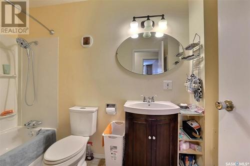 4168 Castle Road, Regina, SK - Indoor Photo Showing Bathroom