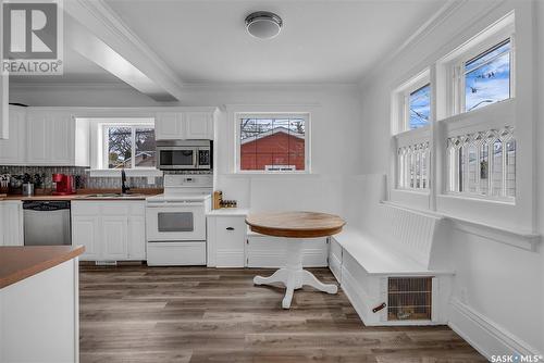 2025 St Charles Avenue, Saskatoon, SK - Indoor Photo Showing Kitchen
