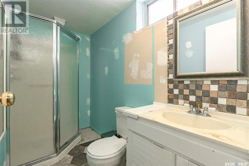 2025 St Charles Avenue, Saskatoon, SK - Indoor Photo Showing Bathroom