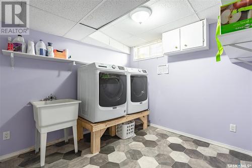 2025 St Charles Avenue, Saskatoon, SK - Indoor Photo Showing Laundry Room