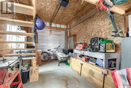 2025 St Charles Avenue, Saskatoon, SK - Indoor Photo Showing Garage