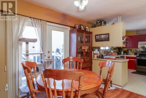 805 Woodhaven Drive, Kamloops, BC - Indoor Photo Showing Dining Room