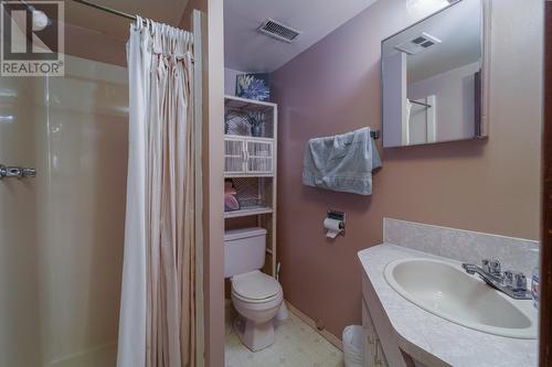 805 Woodhaven Drive, Kamloops, BC - Indoor Photo Showing Bathroom