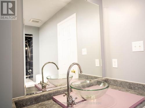 106 Montcalm Blvd, Vaughan, ON - Indoor Photo Showing Bathroom