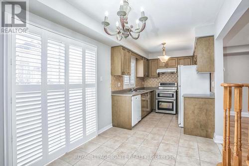 100 Dolce Cres, Vaughan, ON - Indoor Photo Showing Kitchen