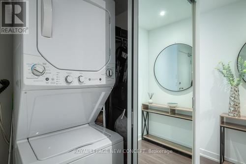 #724 -1830 Bloor St W, Toronto, ON - Indoor Photo Showing Laundry Room