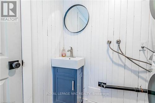 2539 Airline St, Fort Erie, ON -  Photo Showing Bathroom