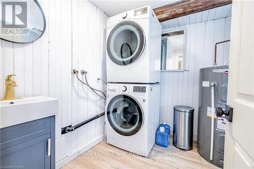 2539 Airline St, Fort Erie, ON - Indoor Photo Showing Laundry Room