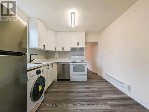 #4 -106 Lake Shore Dr, Toronto, ON - Indoor Photo Showing Laundry Room
