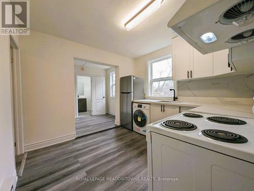 #4 -106 Lake Shore Dr, Toronto, ON - Indoor Photo Showing Kitchen