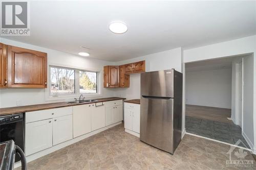 721 Bayview Drive, Ottawa, ON - Indoor Photo Showing Kitchen With Double Sink