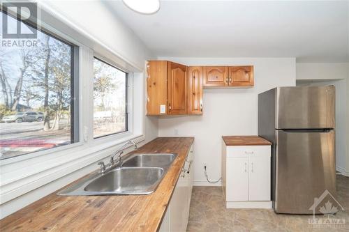 721 Bayview Drive, Ottawa, ON - Indoor Photo Showing Kitchen With Double Sink